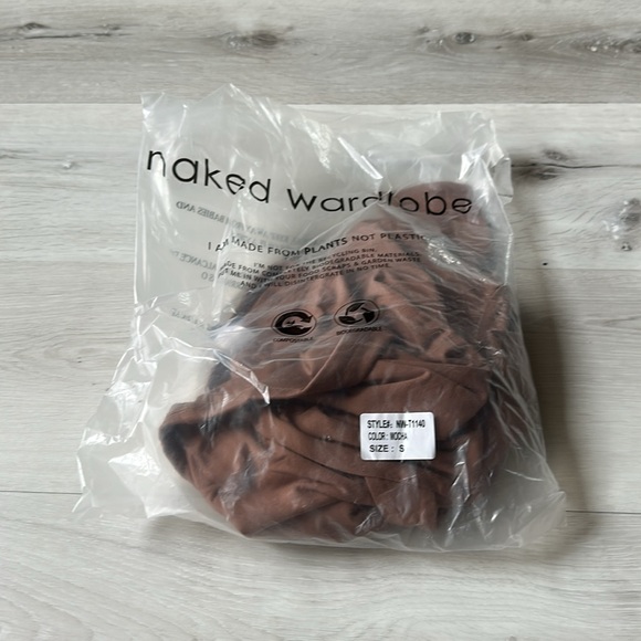 Naked wardrobe Scoop That Butter Cutout Crop Top In‎ mocha Small New With Tags - Picture 2 of 4